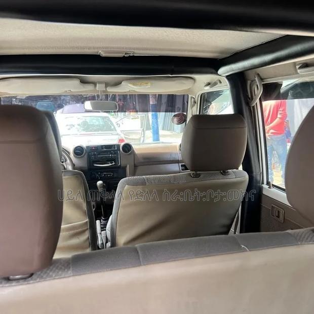 Toyota Land Cruiser 2011 White