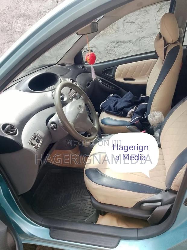 Toyota Vitz 2001 Blue