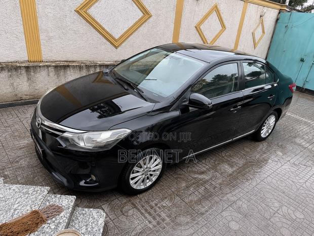 Toyota Yaris 2016 Black