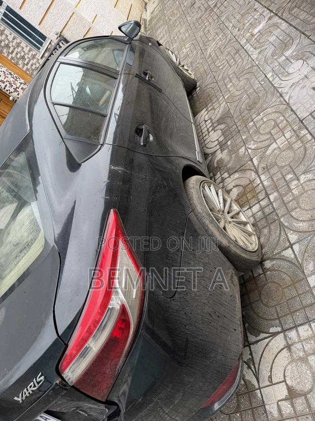 Toyota Yaris 2016 Black