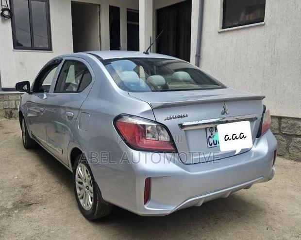 Mitsubishi Attrage 2022 Silver