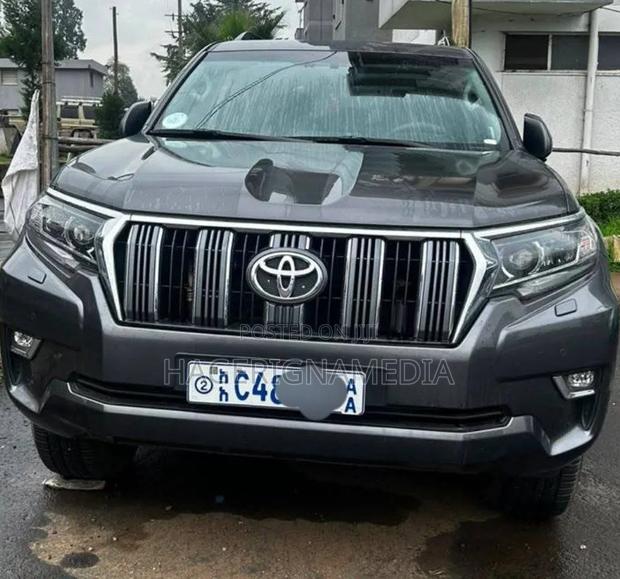 Toyota Land Cruiser Prado 2023 Black