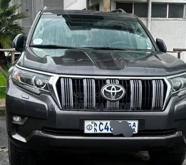 Toyota Land Cruiser Prado 2023 Black
