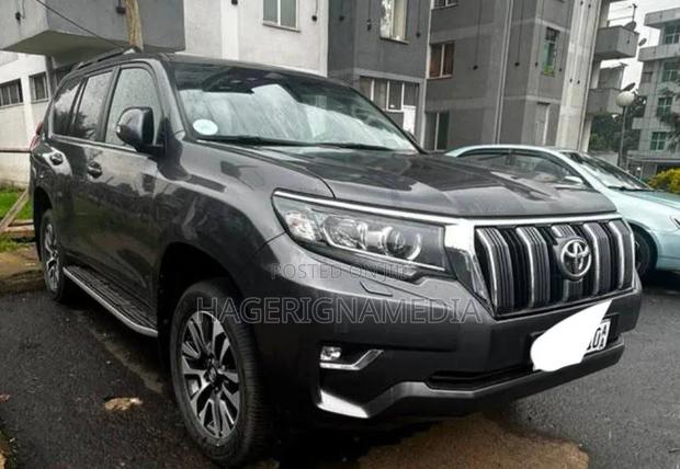 Toyota Land Cruiser Prado 2023 Black