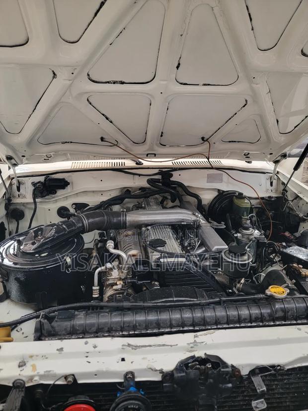Toyota Land Cruiser 1996 White