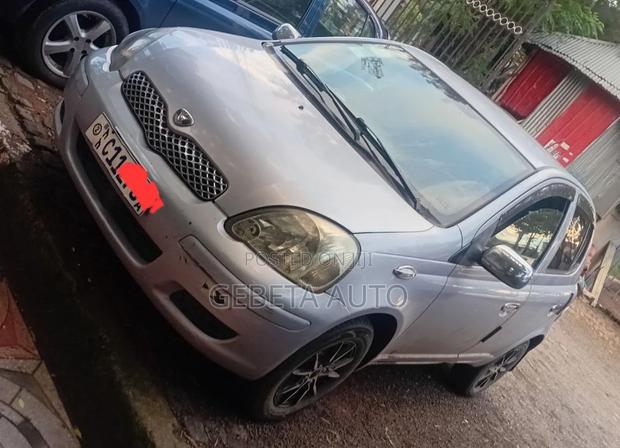 Toyota Vitz 2004