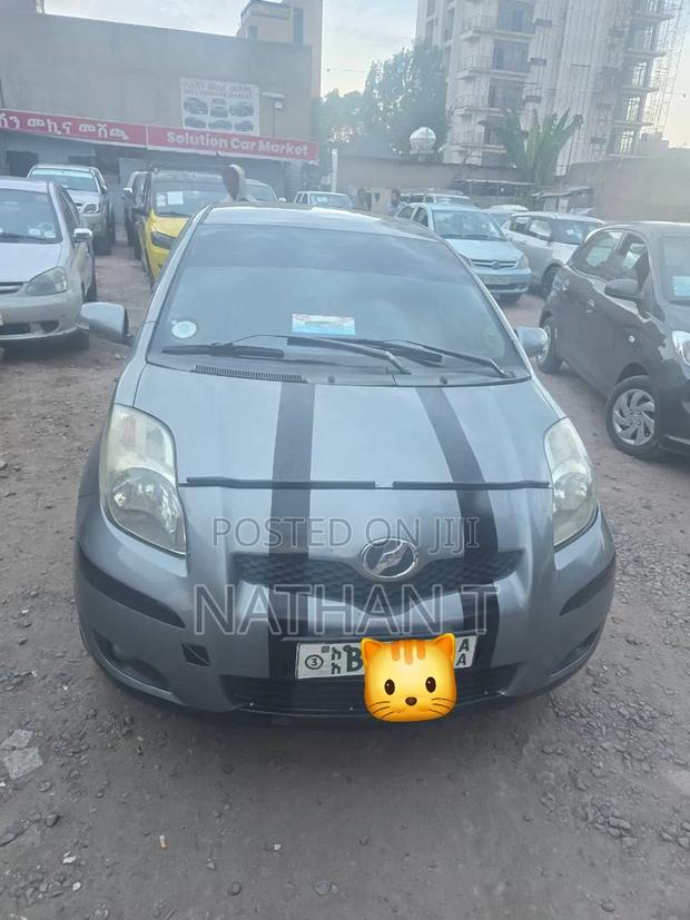 Toyota Yaris 2010 Gray