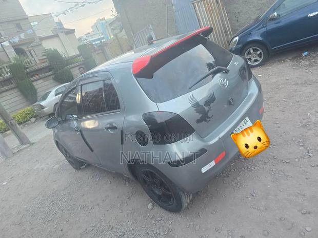 Toyota Yaris 2010 Gray
