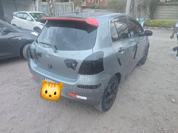 Toyota Yaris 2010 Gray