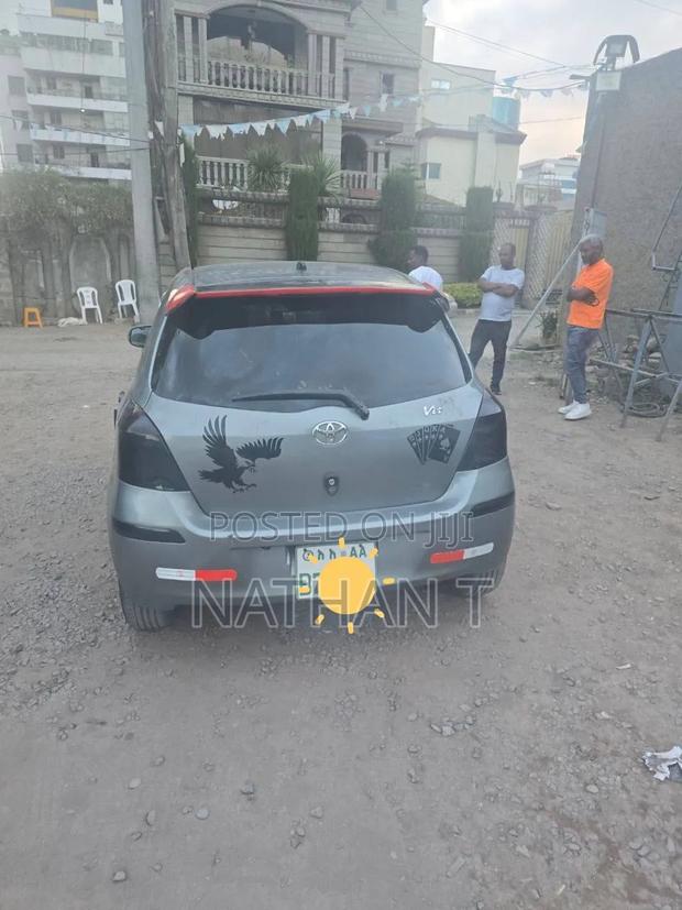 Toyota Yaris 2010 Gray