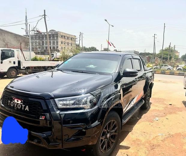 Toyota Hilux 2022 Black
