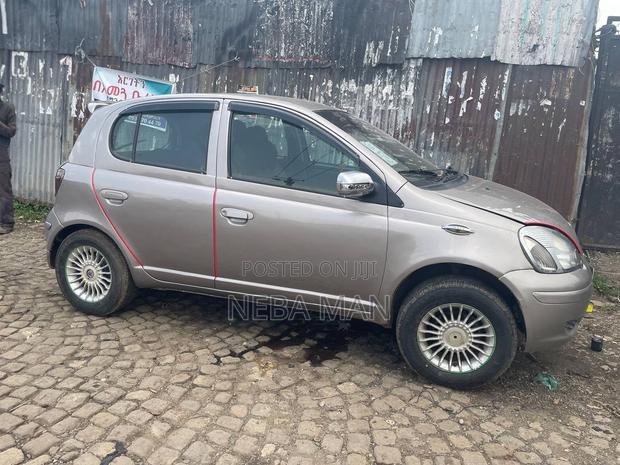 Toyota Vitz 1.0 FWD 5dr 2000 Maroon