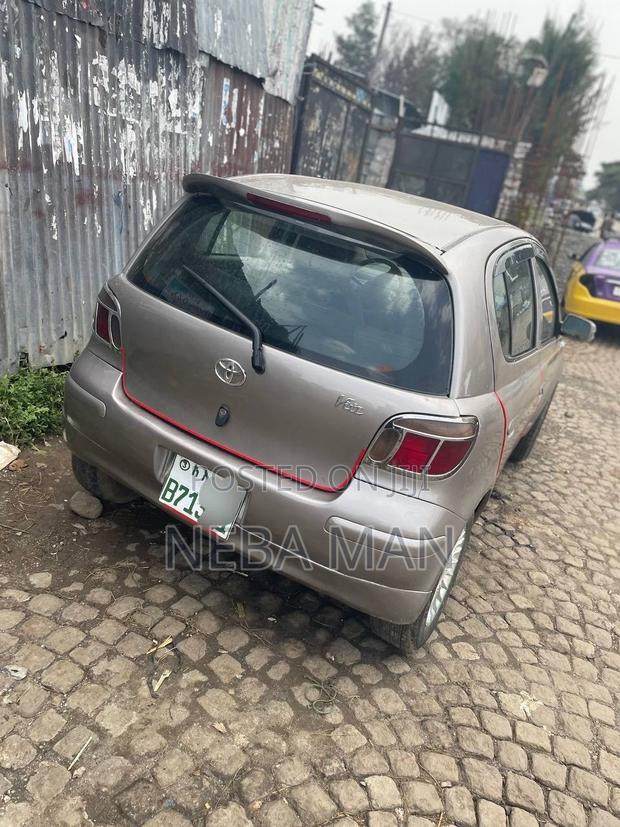 Toyota Vitz 1.0 FWD 5dr 2000 Maroon