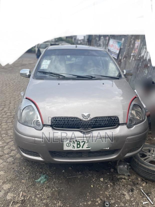 Toyota Vitz 1.0 FWD 5dr 2000 Maroon