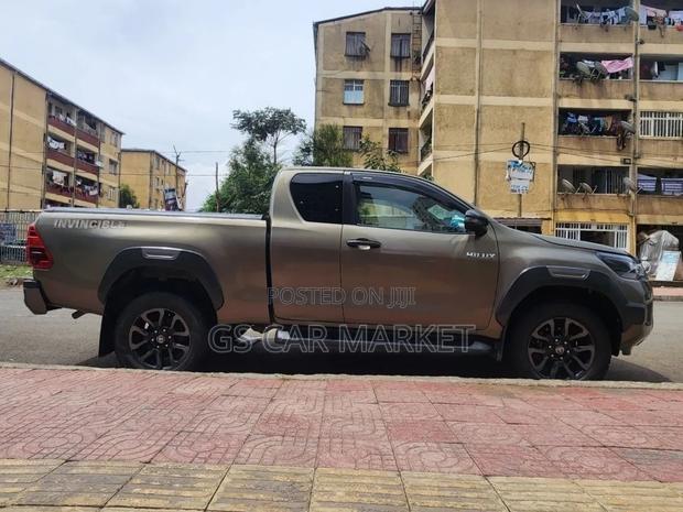 Toyota Hilux 2021 Gray