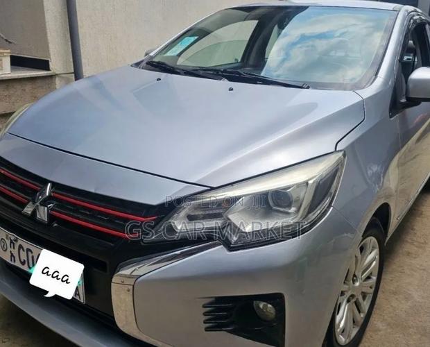 Mitsubishi Attrage 2022 Silver