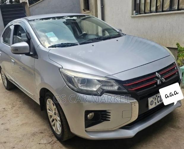 Mitsubishi Attrage 2022 Silver