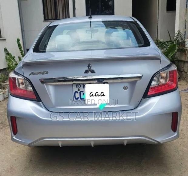 Mitsubishi Attrage 2022 Silver