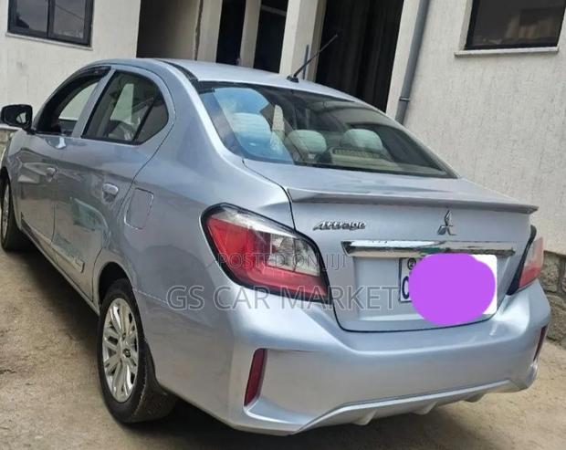Mitsubishi Attrage 2022 Silver