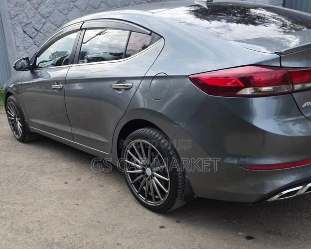 Hyundai Avante 2017 Gray