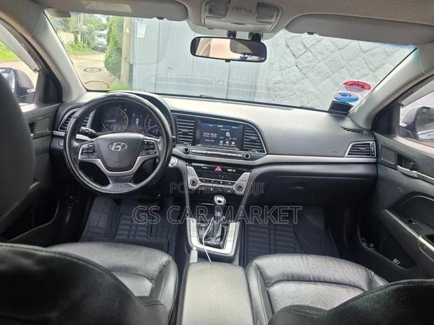 Hyundai Avante 2017 Gray