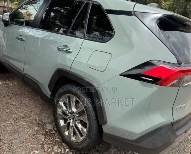 Toyota RAV4 2021 Teal
