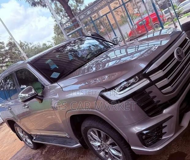 Toyota Land Cruiser 2022 Silver