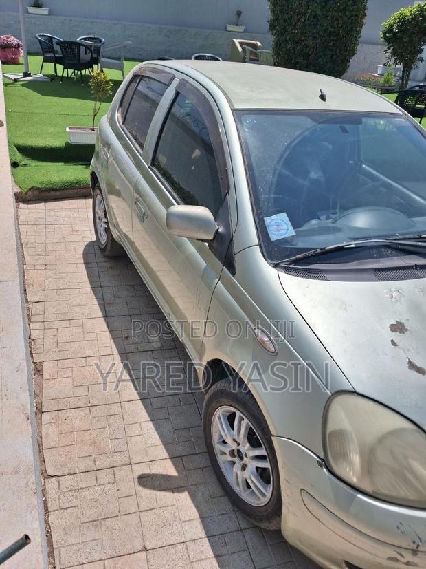 Toyota Vitz 2002 Gray