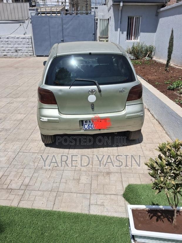 Toyota Vitz 2002 Gray