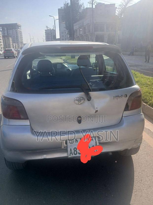 Toyota Vitz 2002 Gray