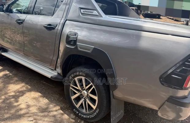 Toyota Hilux Revo Double Cab Deisel 2.8 AWD 2020 Silver