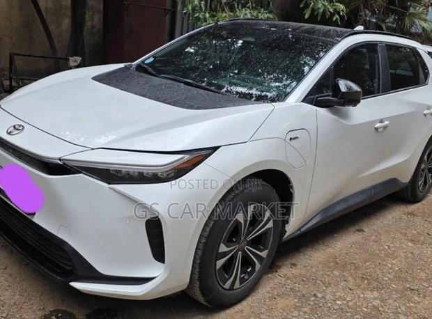 Toyota bZ4X 2024 White