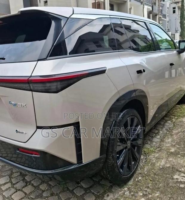 Toyota bZ3 2025 Silver