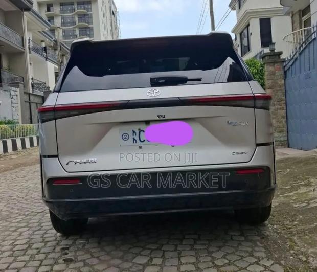 Toyota bZ3 2025 Silver