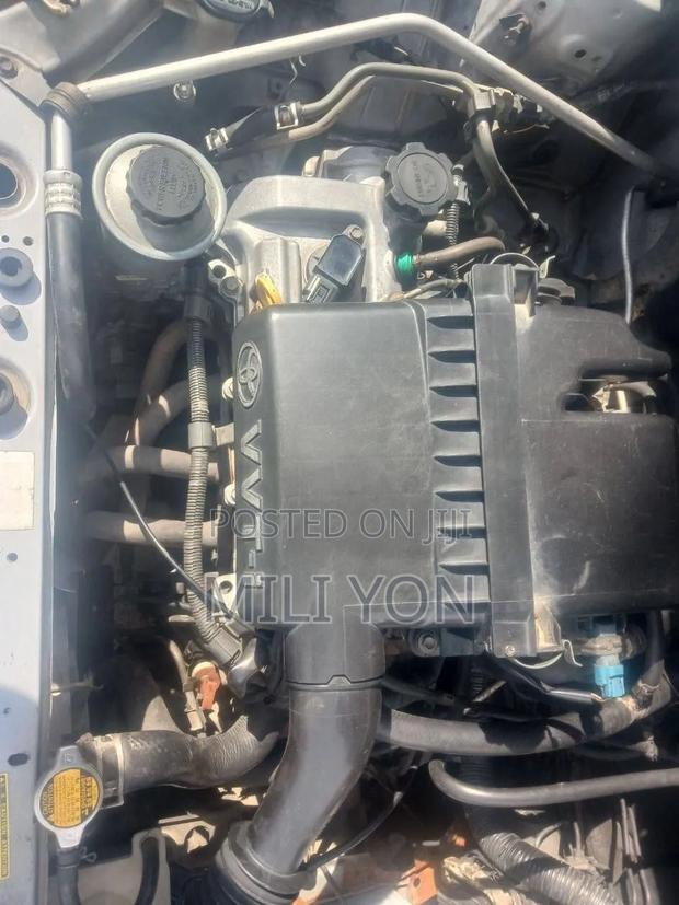 Toyota Vitz 2001 Silver