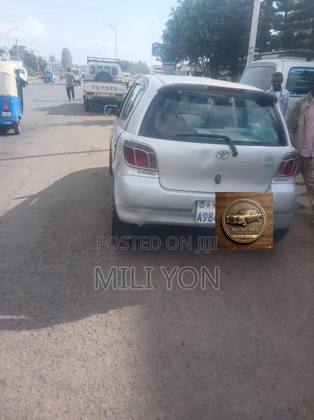 Toyota Vitz 2001 Silver