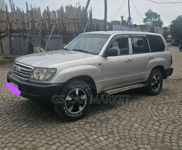 Toyota Land Cruiser 2005 Silver