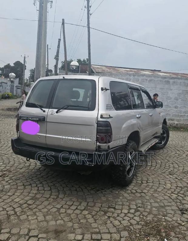 Toyota Land Cruiser 2005 Silver