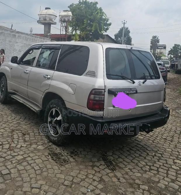 Toyota Land Cruiser 2005 Silver