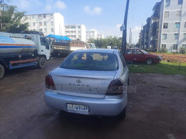 Toyota Platz 2001 Silver