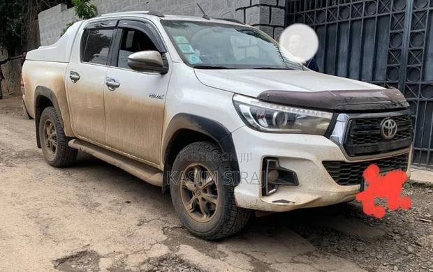 Toyota Hilux 2020 White