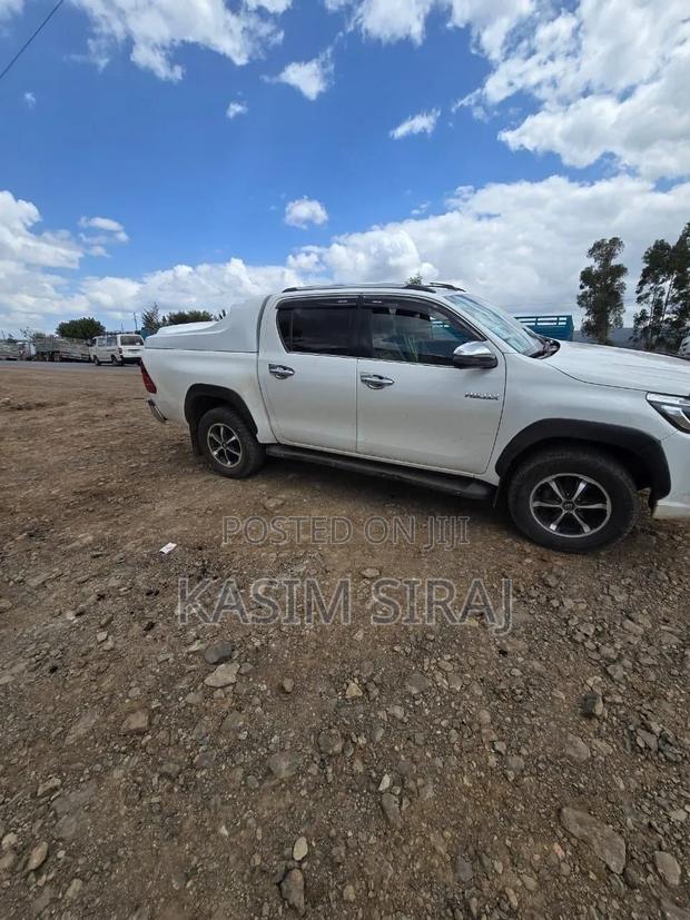 Toyota Hilux 2020 White