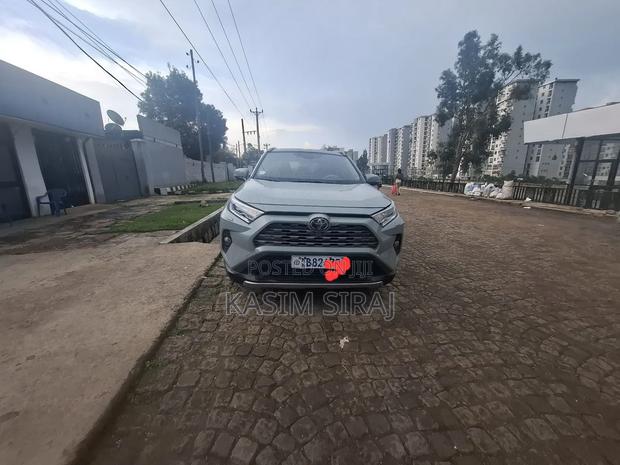 Toyota RAV4 2021 Blue