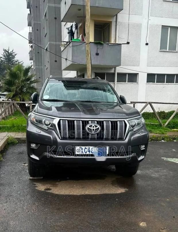 Toyota Land Cruiser Prado 2022 Gray