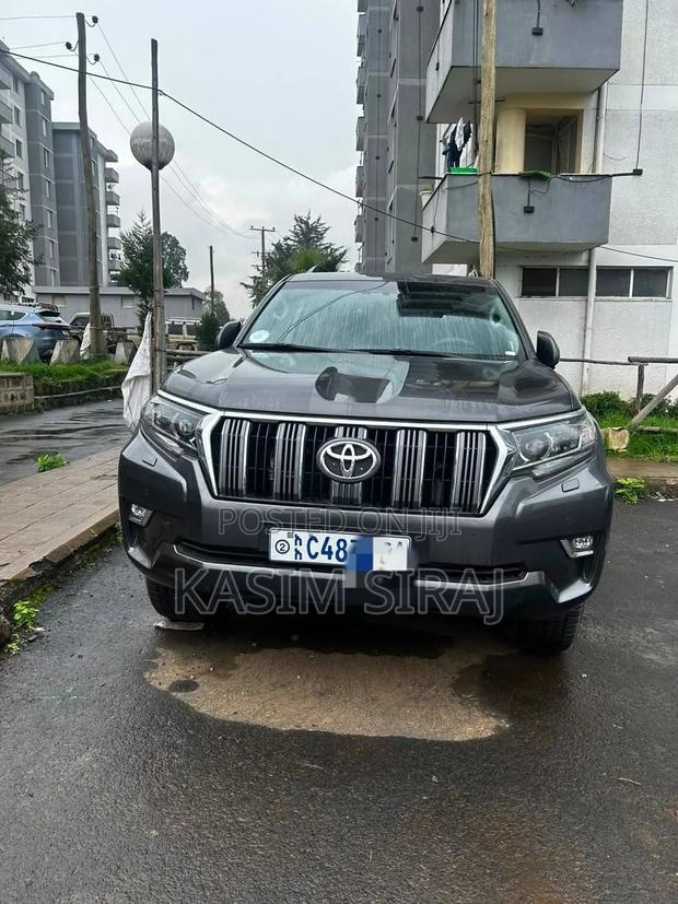 Toyota Land Cruiser Prado 2022 Gray
