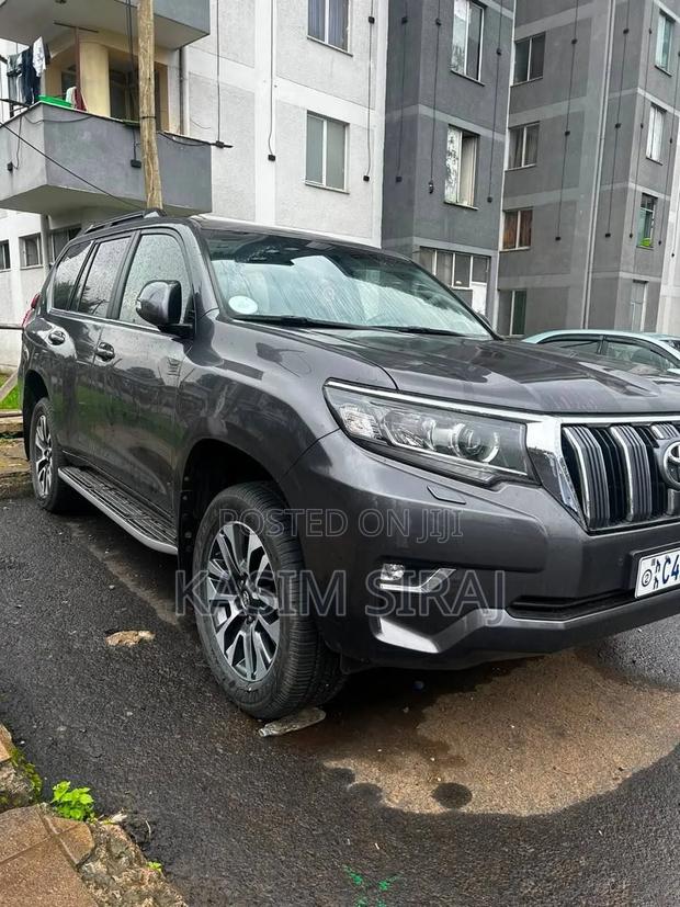 Toyota Land Cruiser Prado 2022 Gray