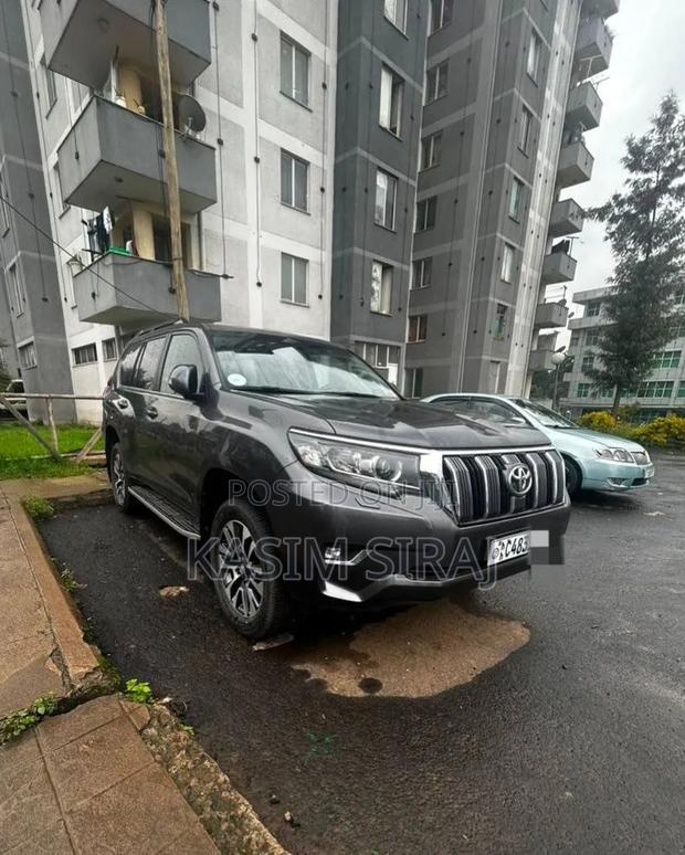 Toyota Land Cruiser Prado 2022 Gray