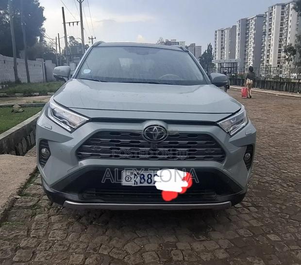 Toyota RAV4 2021 Green