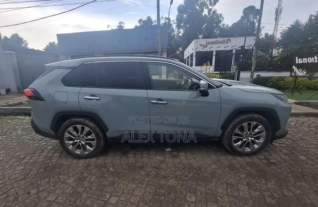Toyota RAV4 2021 Green