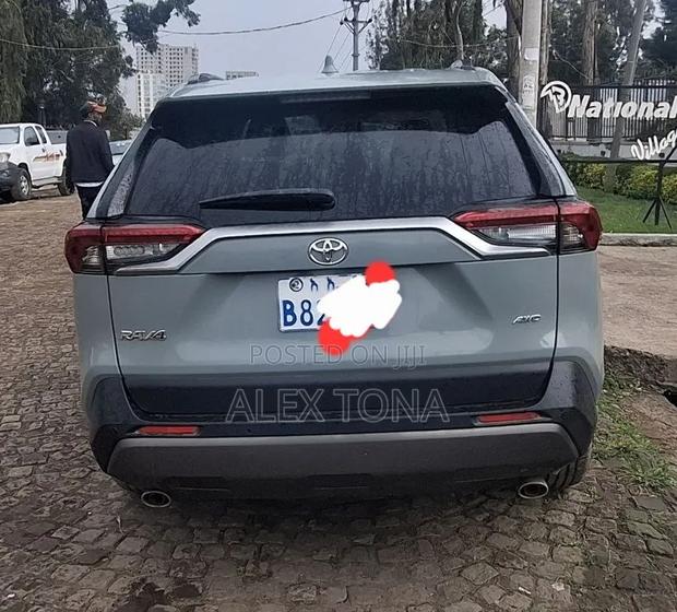 Toyota RAV4 2021 Green